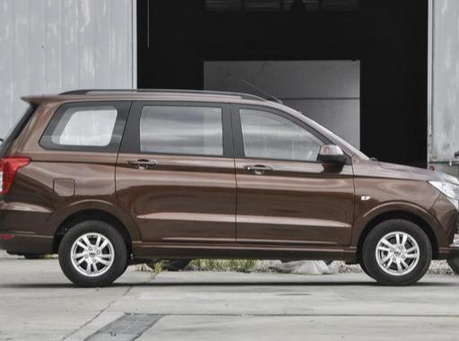 五菱宏光s1新车现卖多少饯五菱荣光s面包车