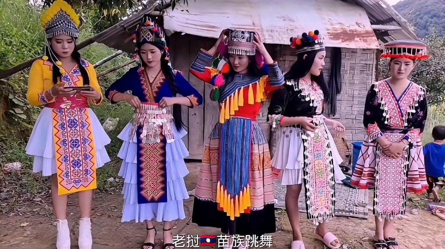 老挝苗族姑娘跳舞苗族姐妹不仅人长得美还能歌善舞