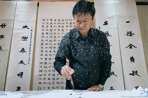 开封书法家牛耕:与笔墨为伍三十载,以苦练书写家乡好