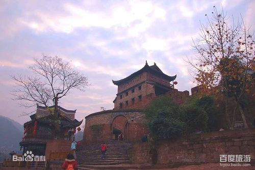 北门城楼,因位于凤凰古城北面,俗称北门城楼.