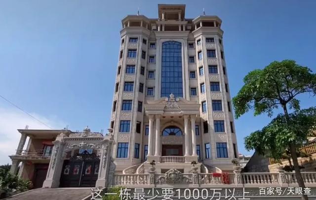 村里盖城堡,一座一个亿……福建农村为啥这么有钱?