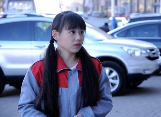 离异男士年朝阳(范雷饰)被木兰孝心感动,向木兰求婚.