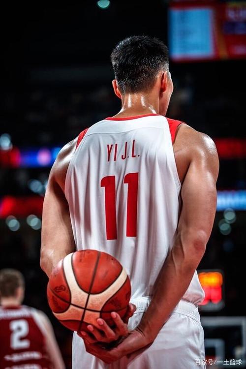 生日快乐!中国男篮球员易建联壁纸欣赏