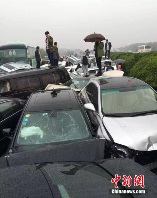 沪宁高速上海至无锡方向玉祁段突发重大车祸