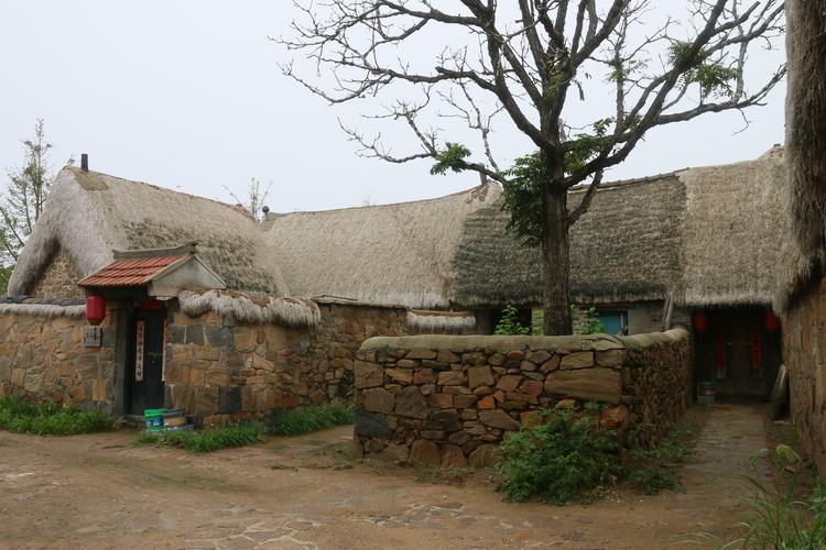 革命老区山东荣成海草房免费一日游