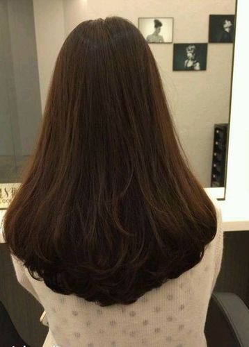 今天染了深棕色的头发,很不满意.觉得老气,可又不想染