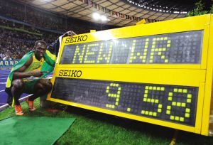 2009年,博尔特在柏林田径世锦赛上跑出9秒58的100米新纪录