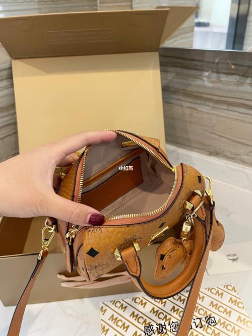 mcm迷你波士顿包包_包包_mcm怎么样_波士顿包_迷你_穿