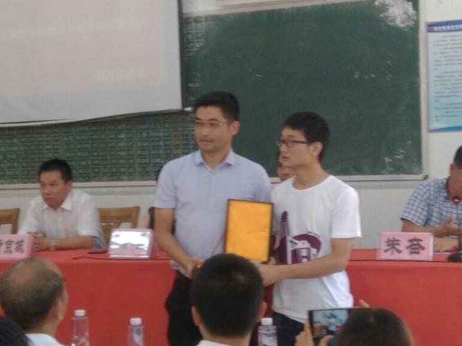 写美篇 杨湛学姐直系学弟,第七届清华大学徐闻支教队支队长朱俣霖进行