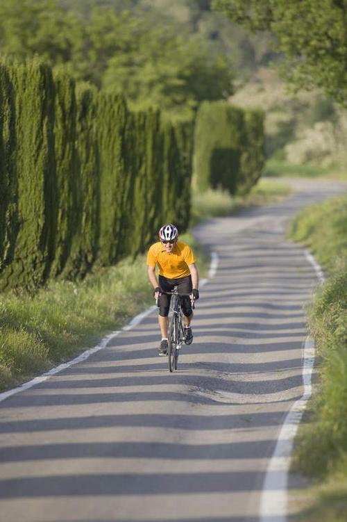 西方人,一个人,运动员,竖图,室外,白天,正面,运动服,锻炼,运动,草地