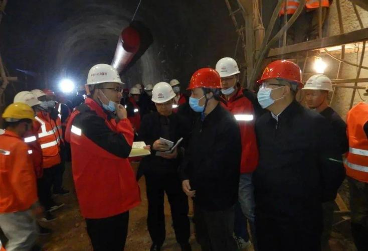 成都铁路局总经理赵文芳,渝黔公司董事长,总经理张智,武隆指挥部指挥