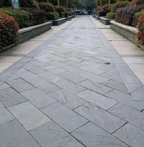 有些业主在装修房子的时候,对于室内 室外地面铺装的选材,总是纠结于