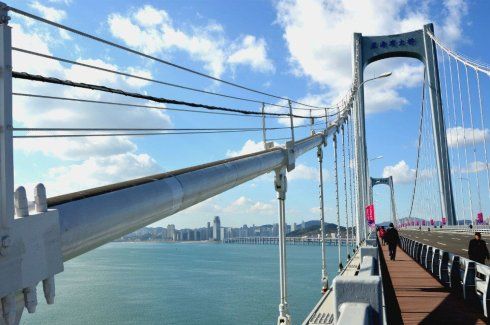 ​ 8,星海湾跨海大桥:星海湾大桥横跨整个星海湾,连接大连高新