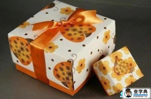用彩纸折出礼品盒的制作大全图解精美的礼品盒