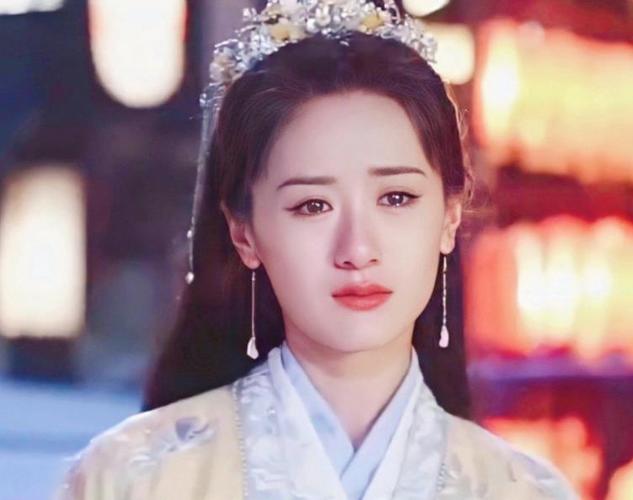 袁冰妍又一部古装剧杀青,造型比褚璇玑还美,与男主般配度好高