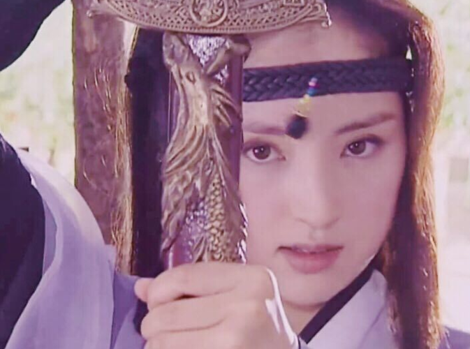 与陈红,相似的董璇,董璇也是天生丽质,而《雪花女神龙》中的上官燕更