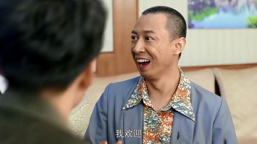 俺娘田小草:牛二为了加入工程队,在饭桌上拍马屁,这嘴可真能说