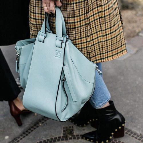 loewe吊床包 买一款包包享受多种背法