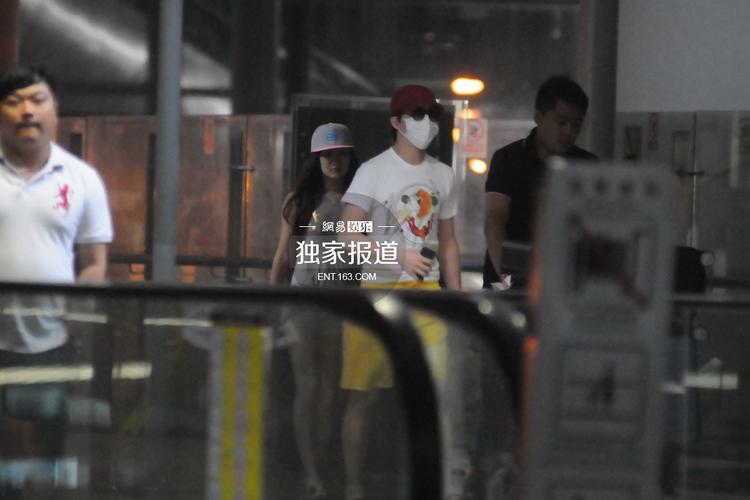 李云迪晒25岁女友照 与王力宏女友是校友