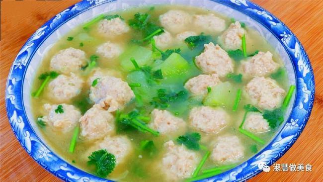 肉丸子汤的做法,鲜嫩爽滑劲道十足,做法简单,新手也能一次成功