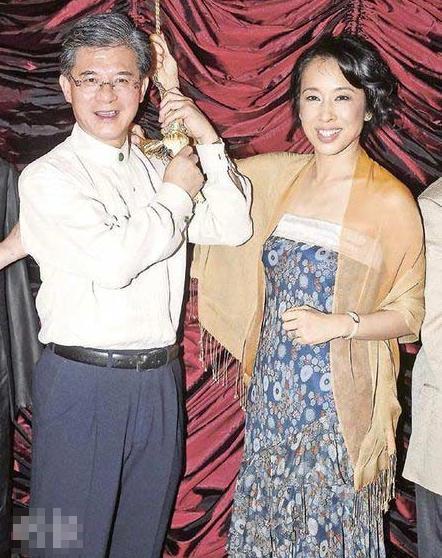 霍启刚的母亲才是玛丽苏传奇 离婚后50岁再嫁豪门