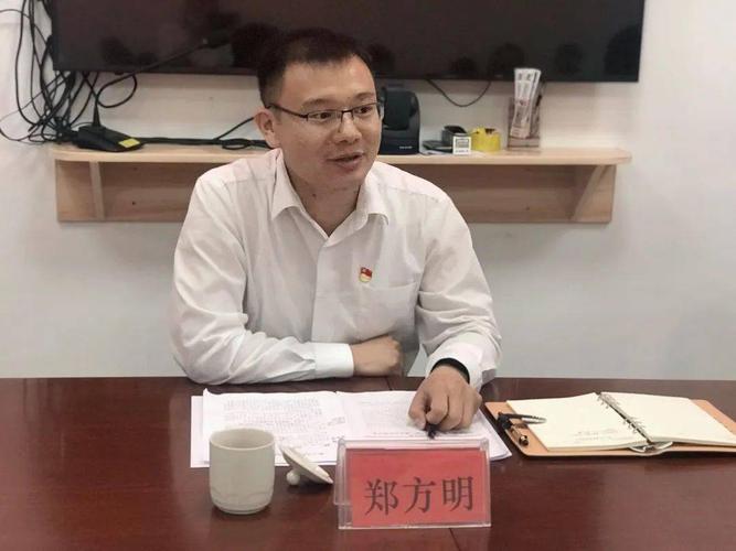 县委常委,副县长郑方明,副县长,四都镇党委书记吴昊共同为四都镇"职工