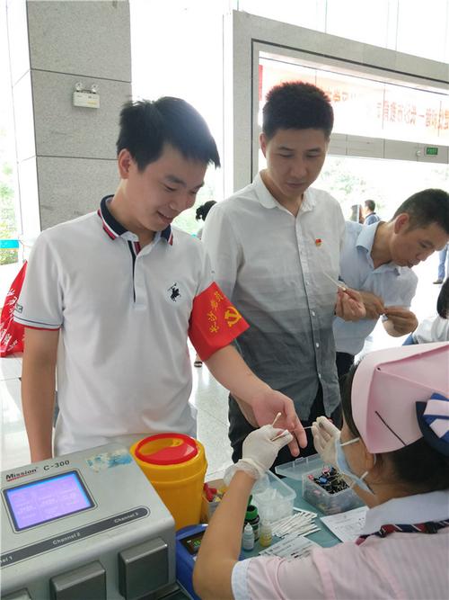 发挥党员示范作用 长沙市教育后勤产业处志愿者无偿献血