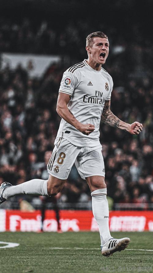 克罗斯:谢谢大家的生日祝福,给你们看一张我的帅照