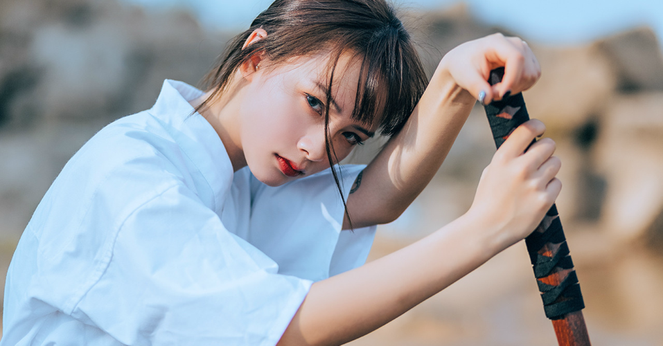 人像摄影,犀利的眼神,侠女的风范