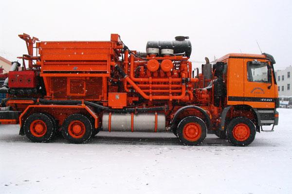 江苏油田国内03年组装的5台压裂车