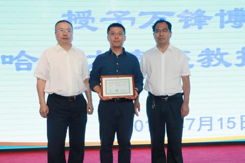 药学院优秀毕业生万锋博士回母校讲学