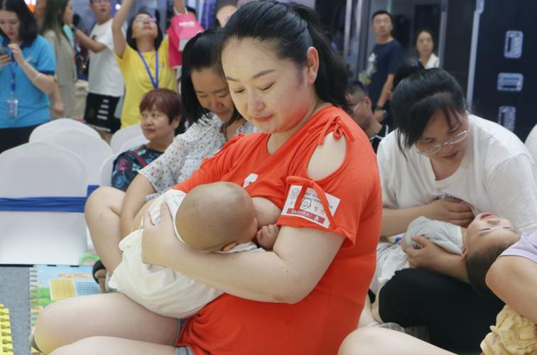 凤凰妇产助力2019世界母乳喂养周"哺乳快闪",倡导母乳