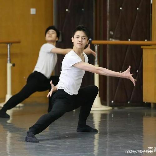 罗一舟是小说男主吧从军艺舞担变成千玺室友这履历有点凡尔赛