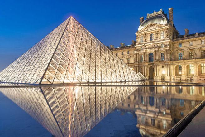 the louvre pyramid by wei li