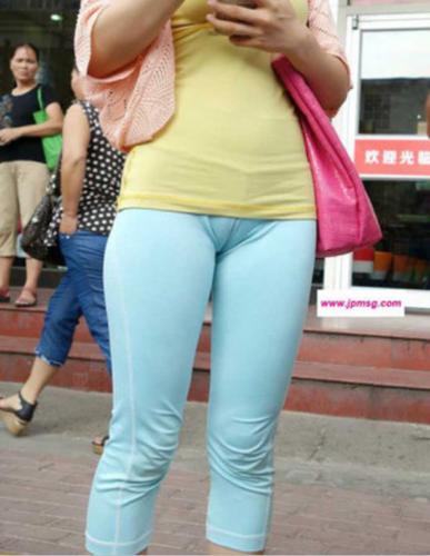 有的紧身裤比较修身,有的紧身裤让你"失身",亮点在图二!