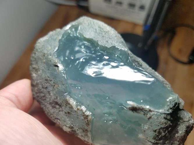 品质相当好的莫西沙玻璃种翡翠原石