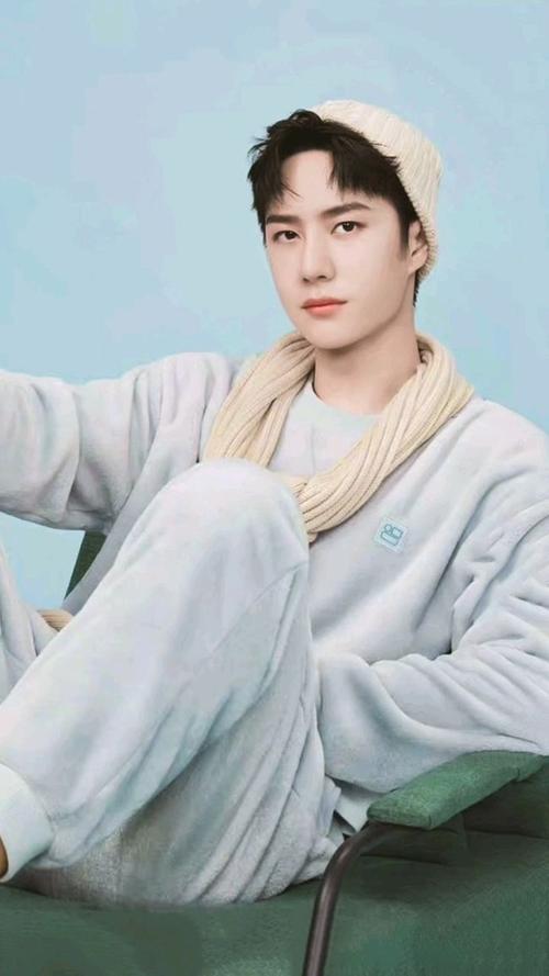 王一博新代言帅照,家居服穿出了潮流时尚感