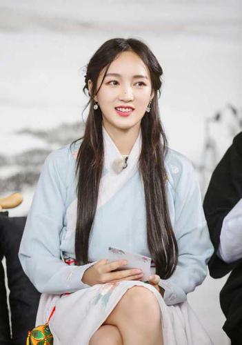 因为王霏霏的一句话,孟佳就想参加恋爱综艺,原因简直