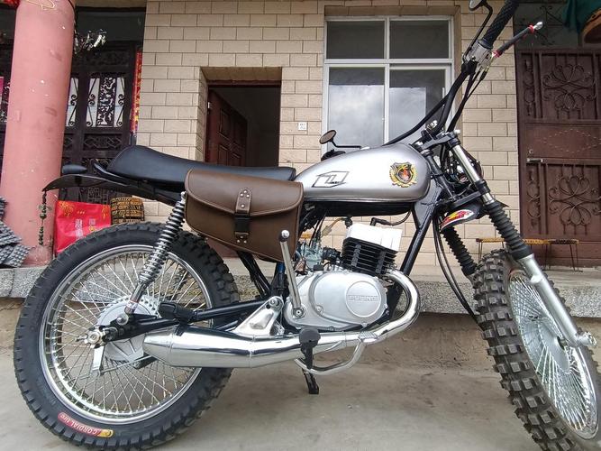 ax100二冲程摩托车