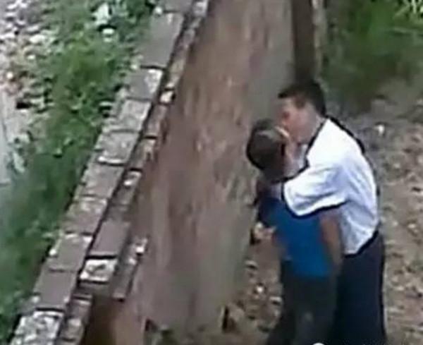 小情侣,真以为没人知道你们两做这个事