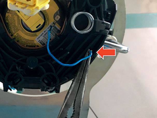 更换高田安全气囊的正确姿势