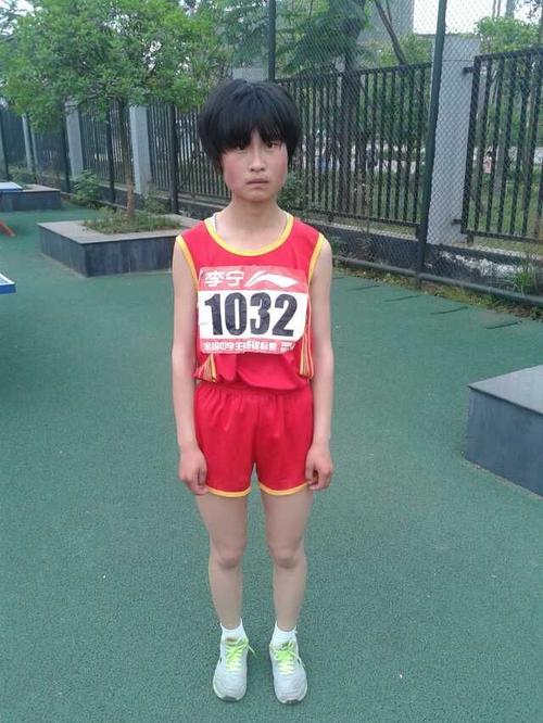 队员蒙海斐,参加完2014全国中学生田径锦标赛后,被内蒙古奋斗中学特招