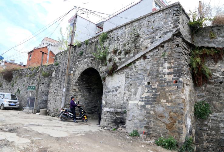 安康古城门:汉阴县西城门