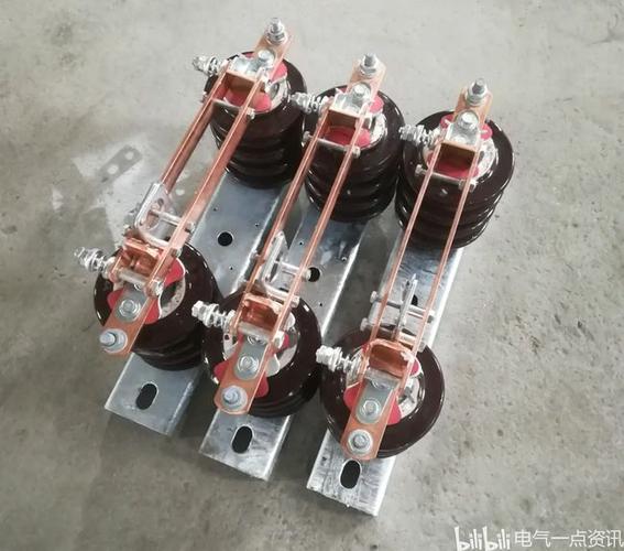 需与高压断路器配套使用