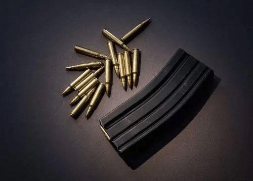 实战中子弹打完后真的能把弹夹丢掉吗