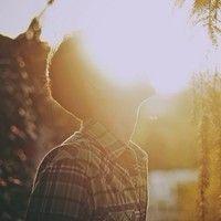 放松心情阳光下的男生微信头像