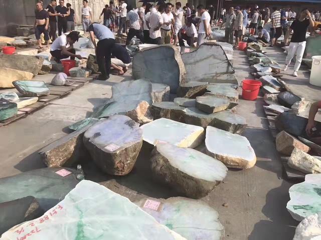 翡翠玉石交易圣地——平洲公盘