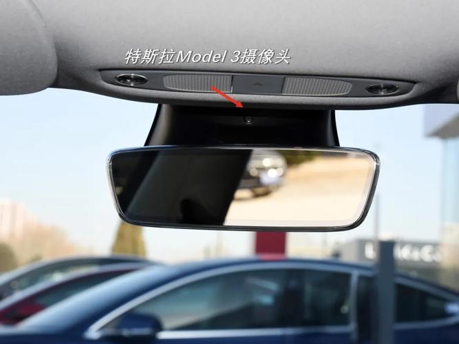 零跑车主吐槽车内摄像头关不掉,特斯拉车主表示这才哪