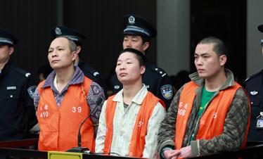 2010年10月7日,苍南一名女警察汪茜茜被3个劫匪劫持并杀害的消息传遍