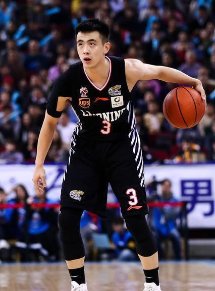 中国男篮主力控卫-赵继伟,他是买话费送的吗?居然是首发控卫